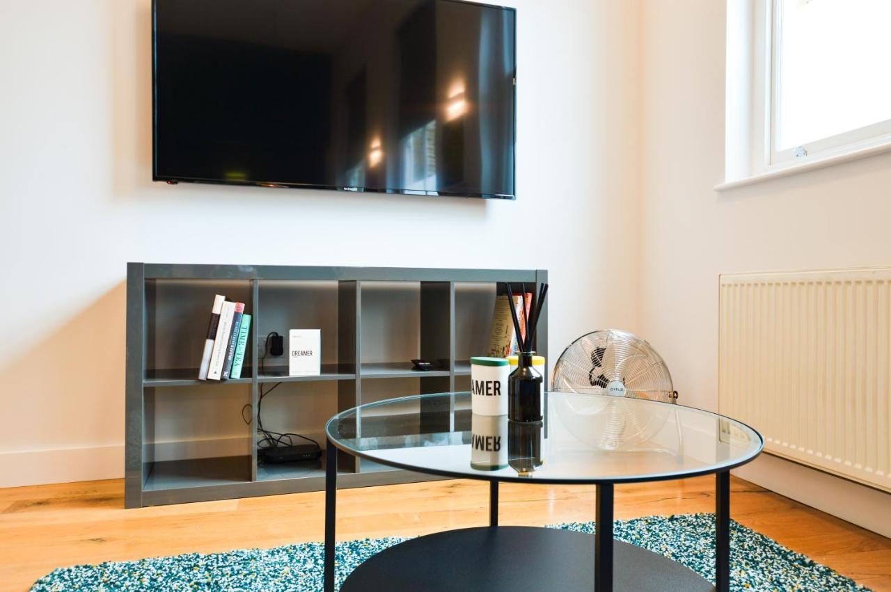 Spacious West Hampstead Apartment With Mezzanine Bedroom By Concept Apartments London Eksteriør billede
